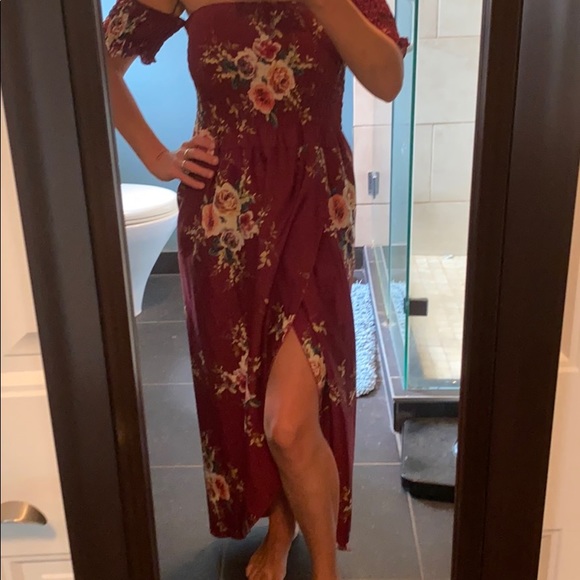 Burgundy off the shoulder maxi dress - Picture 2 of 4